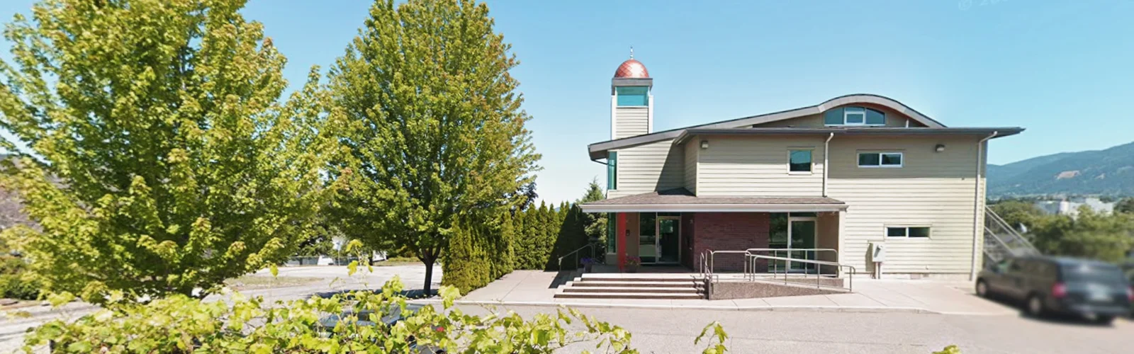 Exterior view of Vernon Mosque & Islamic Centre Vernon building